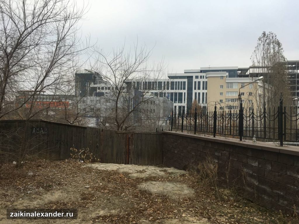 Позднеосенний Воронеж — вид на современные здания