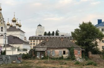 В центре города гуляя — кадр 1