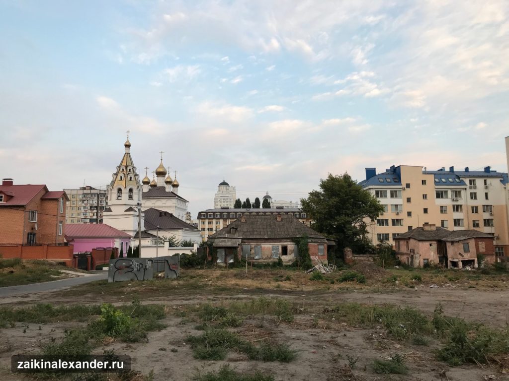 В центре города гуляя — кадр 3