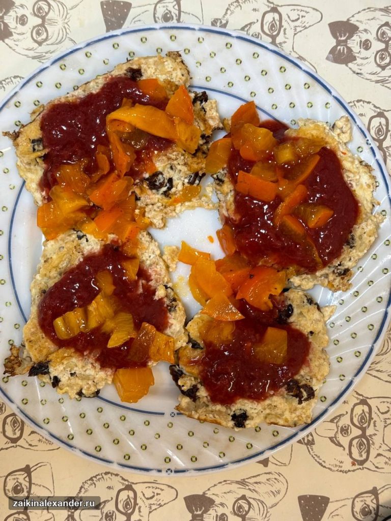 Сырники с клубникой и хурмой
