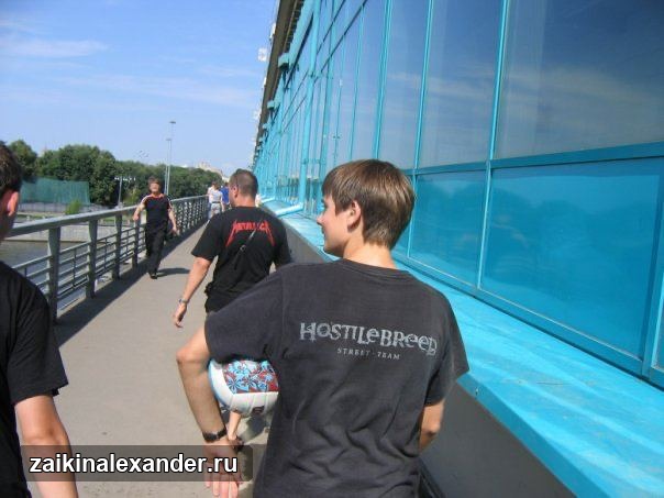 Александр Заикин в футболке Hostile Breed перед концертом Metallica в 2007 году