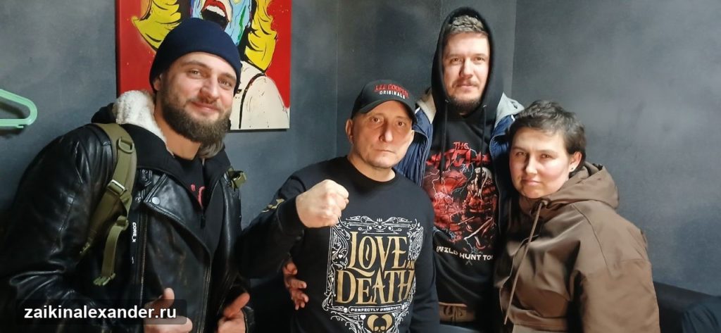 Встреча с друзьями на концерте Hostile Breed — кадр 1