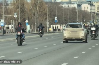 Опасные манёвры байкеров в центре Москвы