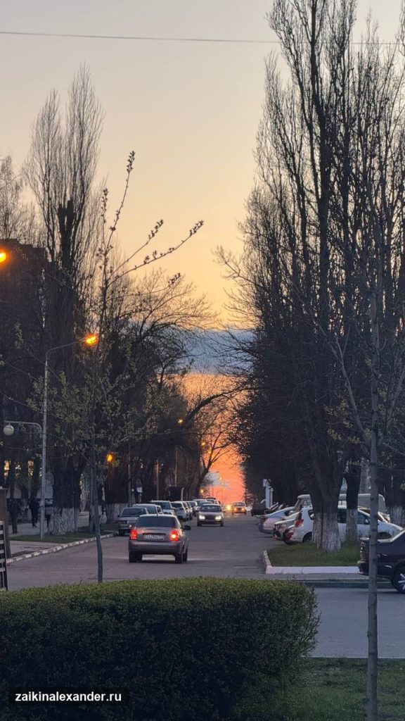 Белгород — гараж-ракушка, плацкарт и вечерняя прогулка — кадр 5