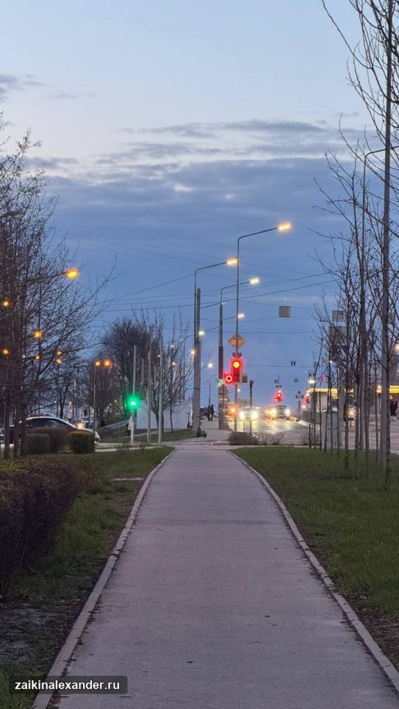 Белгород — гараж-ракушка, плацкарт и вечерняя прогулка — кадр 7